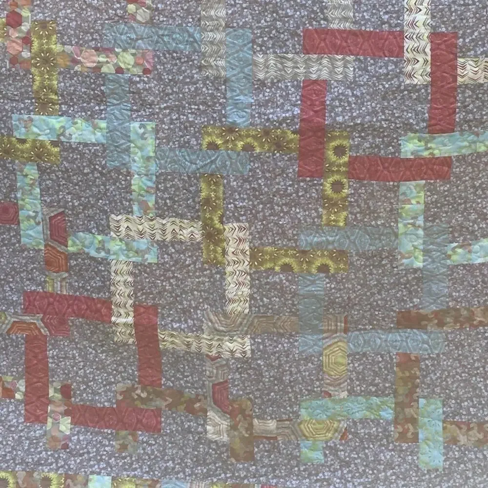 Quilt by me Ruth twisted pretzel is the pattern. Size is 76”-84” Machine quilted